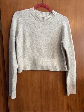 Universal Thread Oatmeal Speckle Cropped Crewneck Sweater